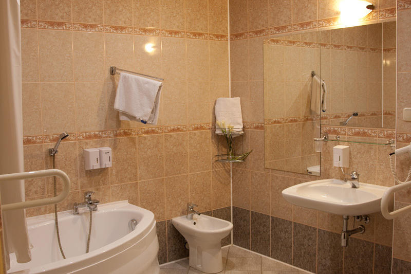 Hotel Restauracja Tawerna Gliwice Buitenkant foto